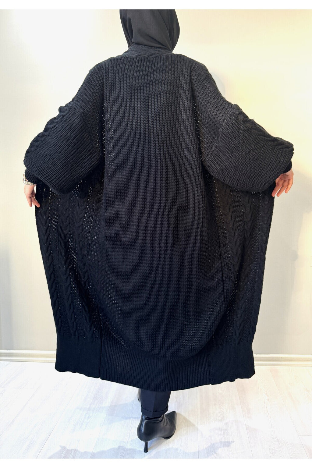 Kışlık Kadın Uzun Oversize Triko Hırka – Saç Örgüsü Detaylı - Siyah
