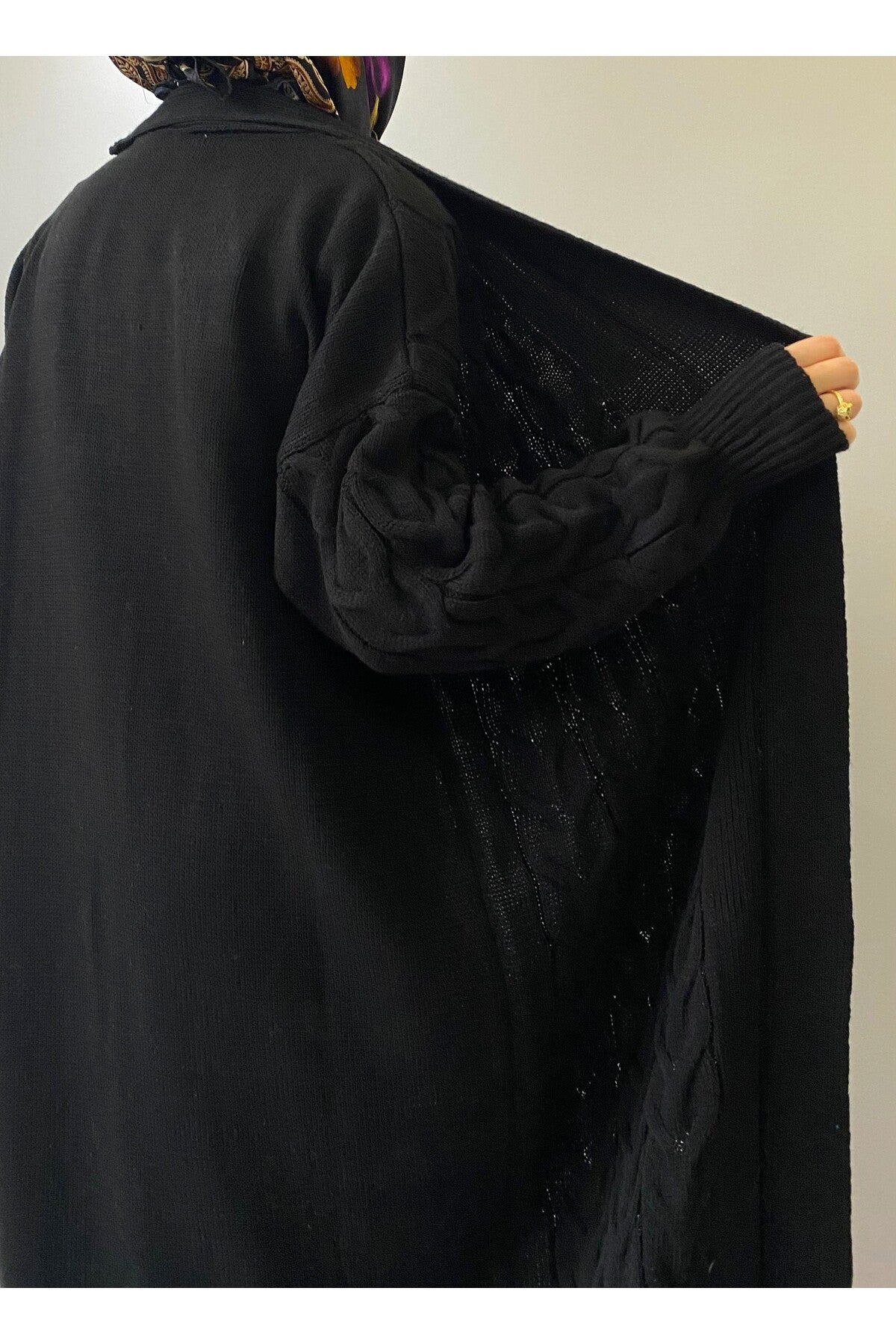 Kadın Uzun Oversize Triko Hırka – Saç Örgüsü Detaylı, Yün/Akrilik Karışım - Siyah