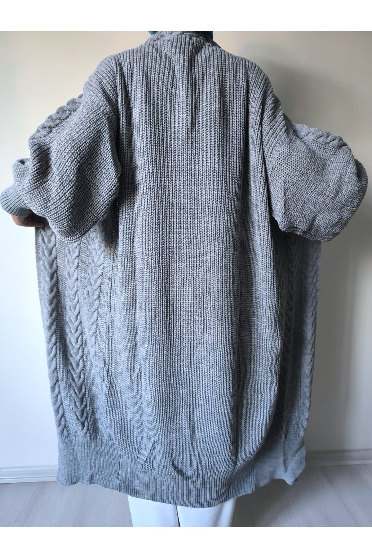 Kadın Gri Uzun Oversize Triko Hırka Kışlık Saç Örgülü Midi Boy