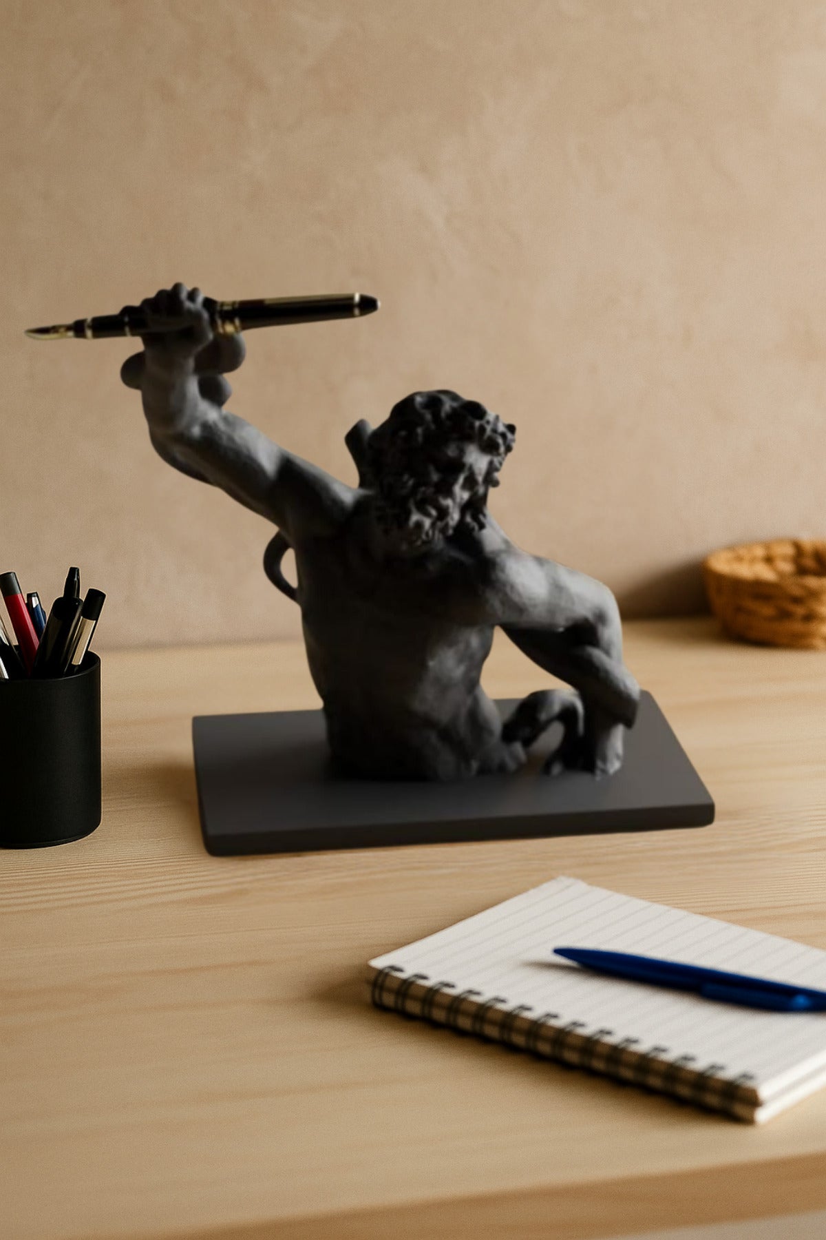 3D Dekoratif Antik Kalem Tutucu Heykel Avangard Ofis Masaüstü Aksesuar, Sanatsal Hediyelik 14x14 cm - Görsel 4