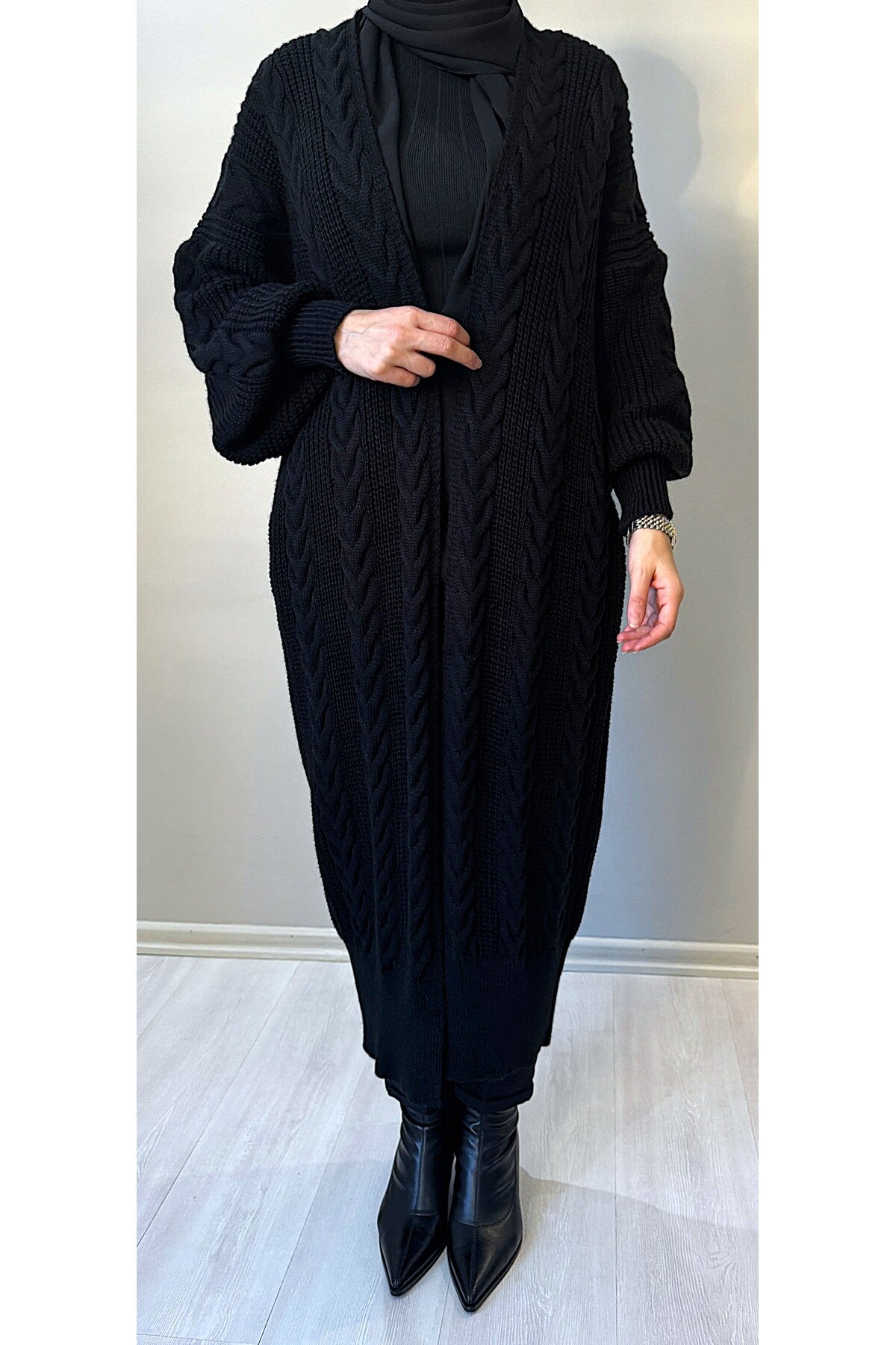 Kışlık Kadın Uzun Oversize Triko Hırka – Saç Örgüsü Detaylı - Siyah