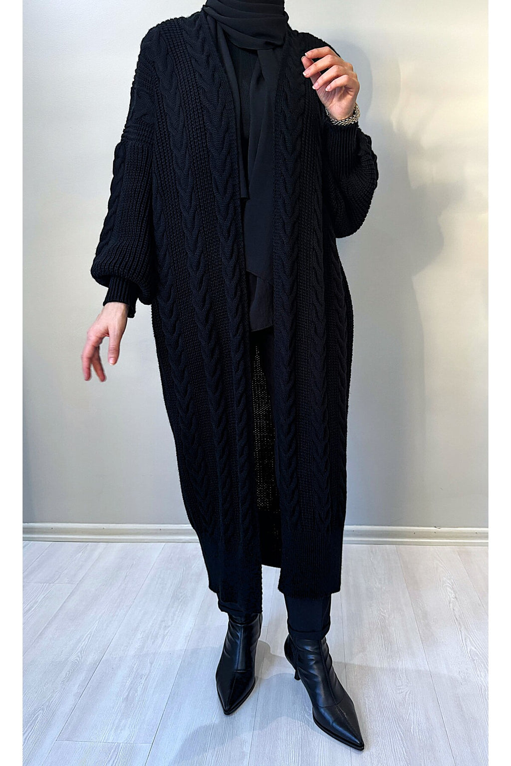 Kışlık Kadın Uzun Oversize Triko Hırka – Saç Örgüsü Detaylı - Siyah