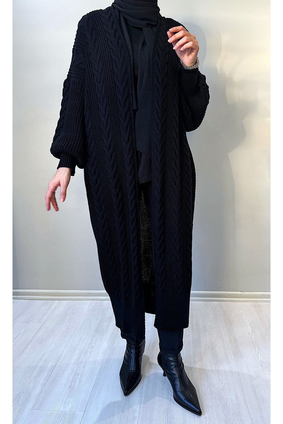 Kışlık Kadın Uzun Oversize Triko Hırka – Saç Örgüsü Detaylı - Siyah